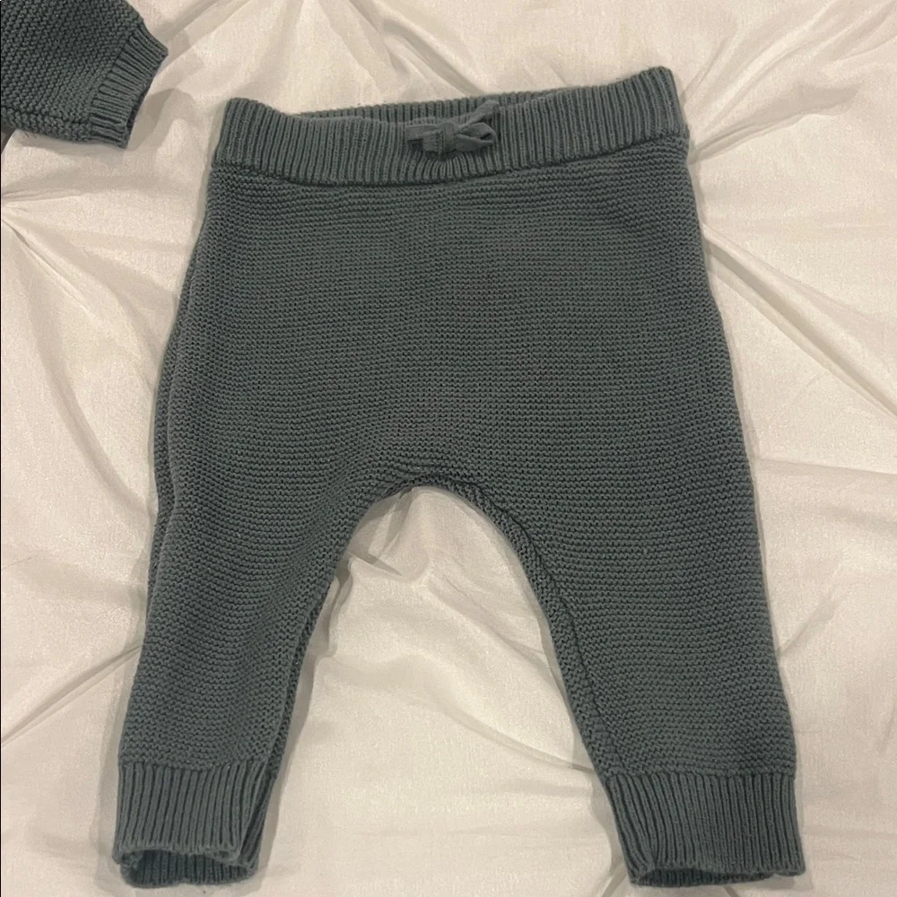 Cozy Knit Baby Sweater and Pants Set Size 9months